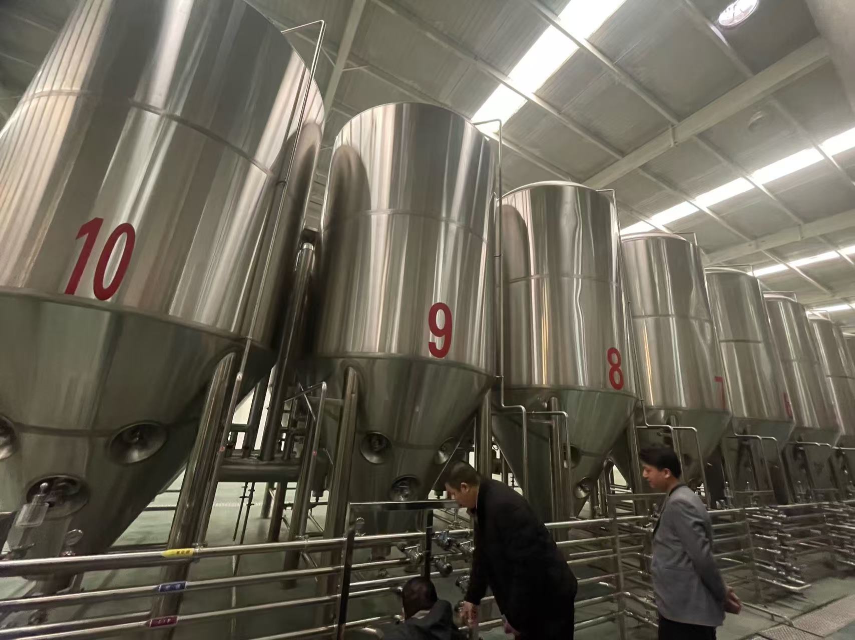 壤塘精酿啤酒设备厂—平面布置、设备设计、制造、调试、培训等一条龙服务